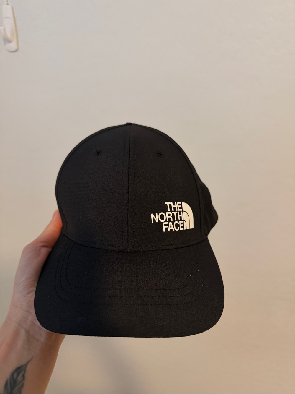 The North Face woman’s Black Logo Baseball Cap
